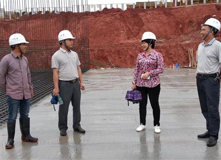 韋桂華、周善學(xué)到龍嶺大道三期項目調(diào)研